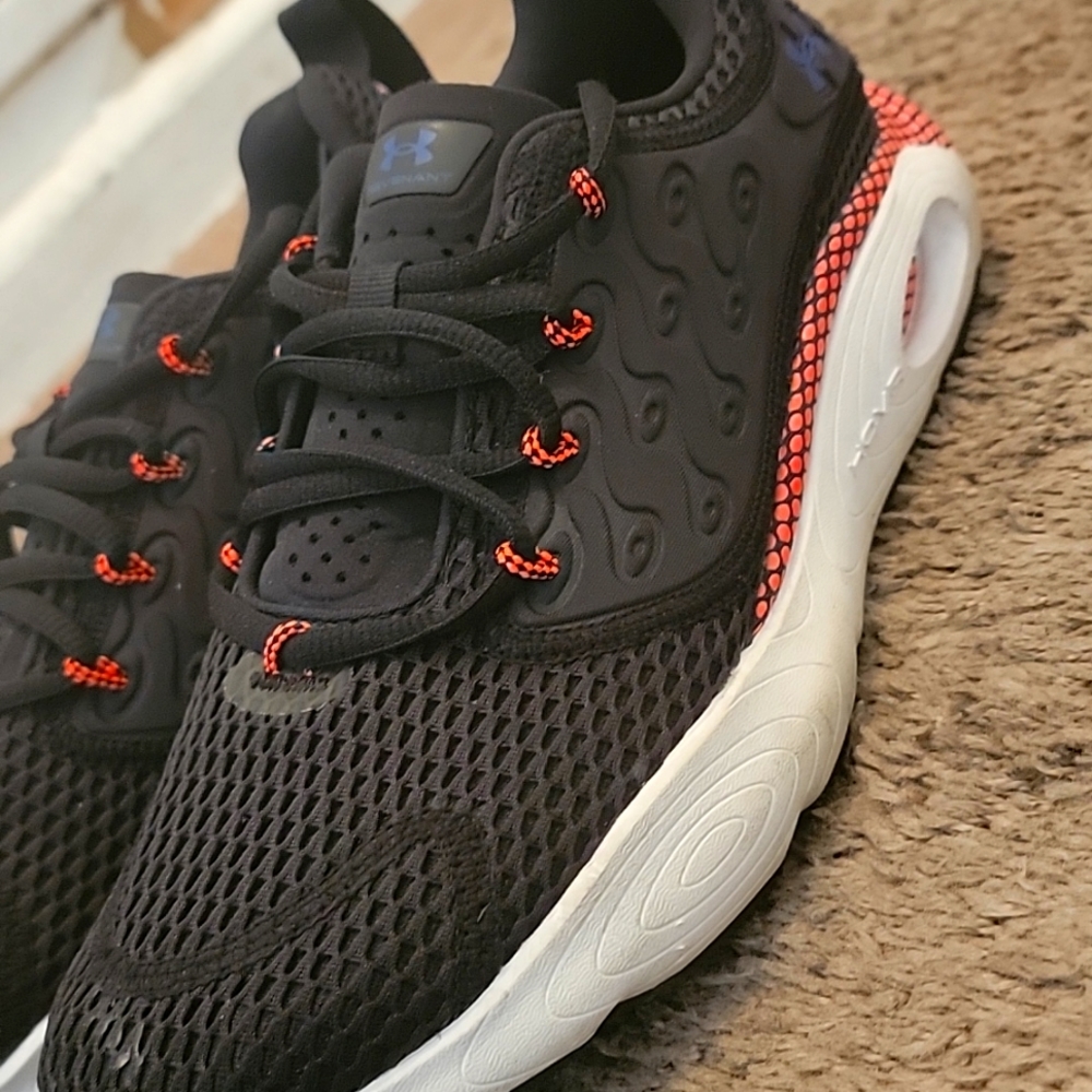 Under Armour HOVR Revenant Sneakers